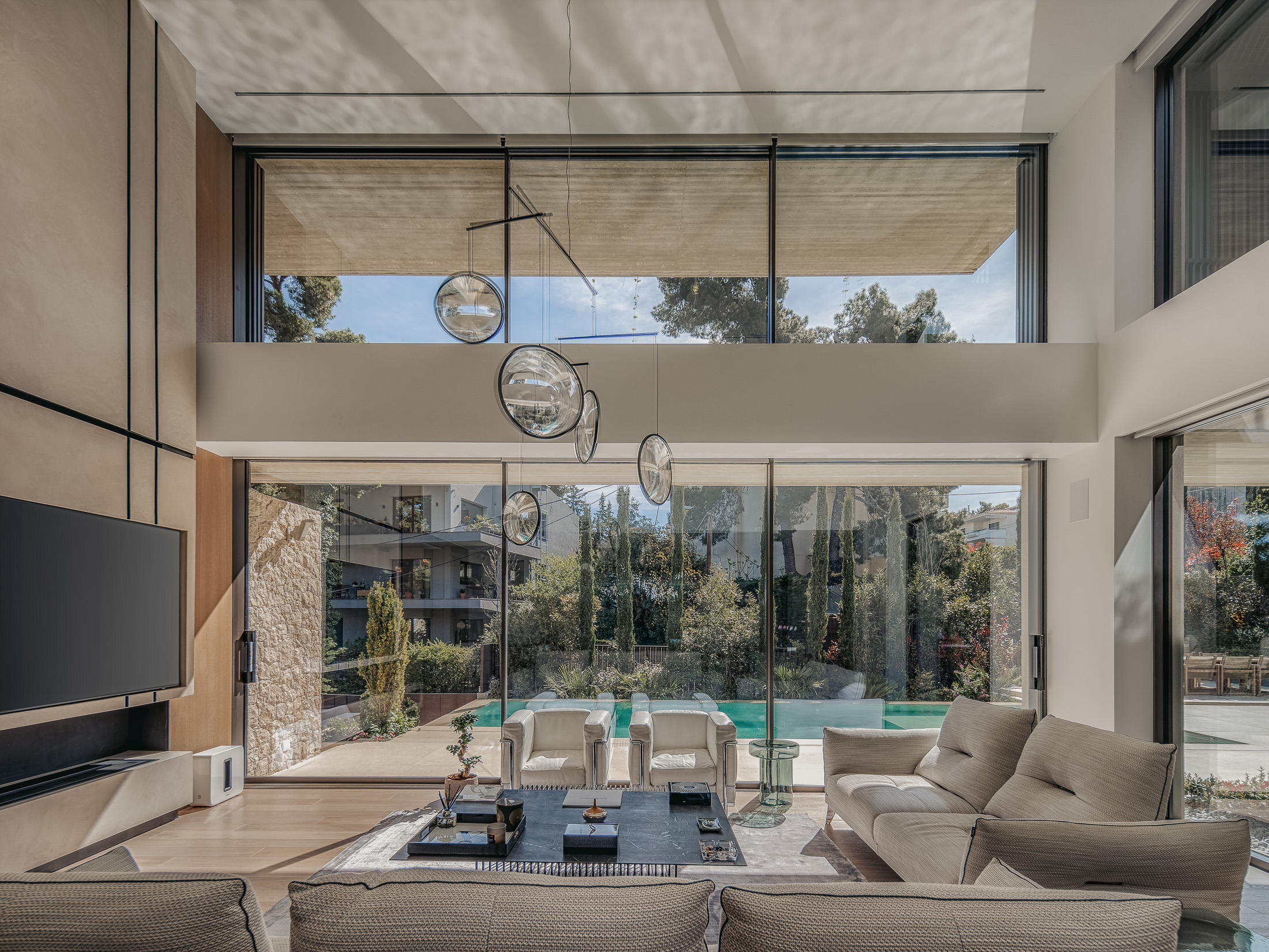 Private Residence — photograph 2